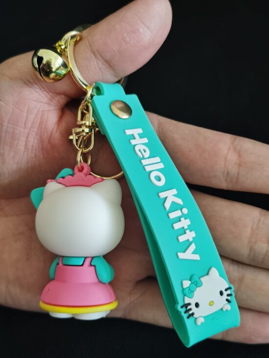 Hello Kitty Baker keychain - Picture 3 of 4